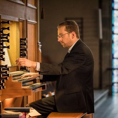 Dr. Ulf Wellner an der Orgel in der Martinikirche